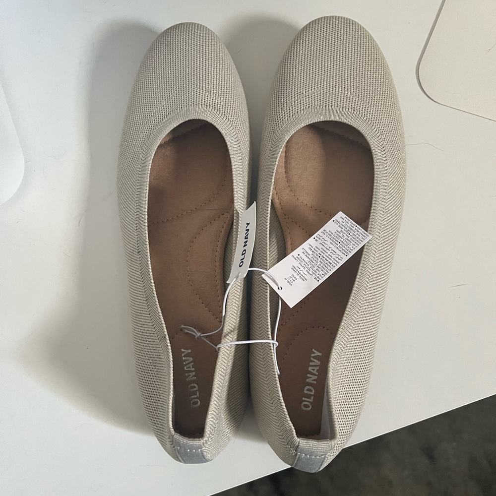 NWT!‎ Old Navy Women's Textured Ballet Flats. Gray/Silver. Size 10